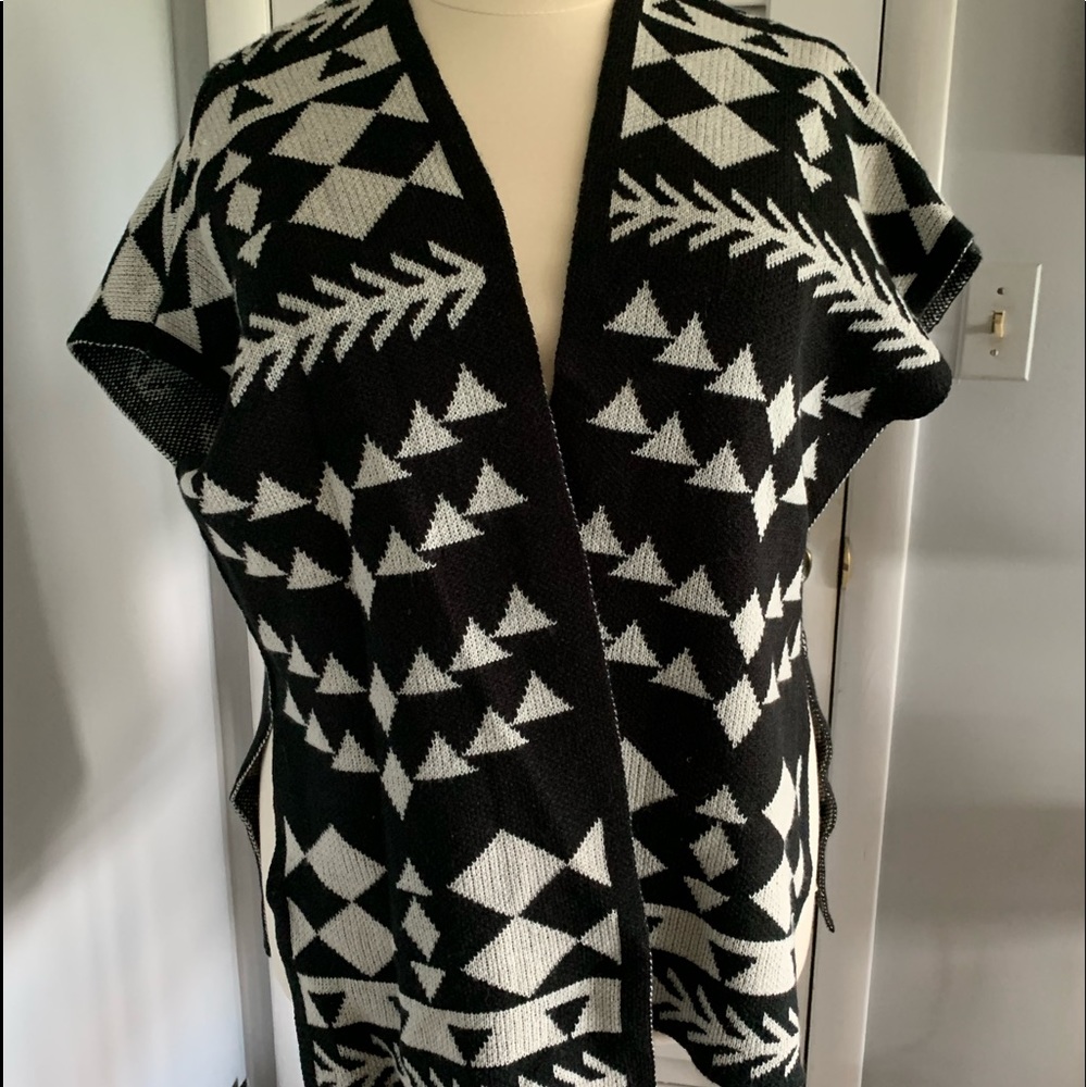 MUDDBLACK AND WHITE WRAP